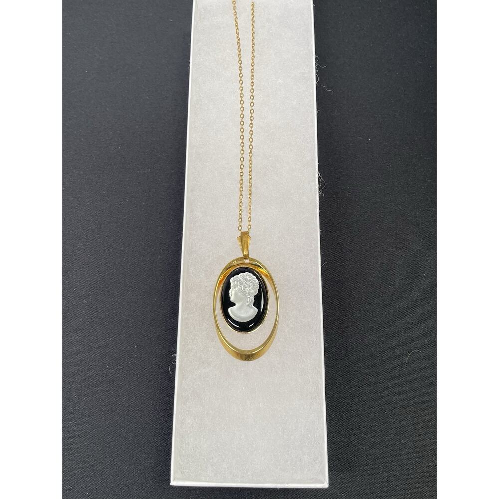 Vintage Glass Cameo Grecian Lady on Black Background Gold Tone‎ Chain